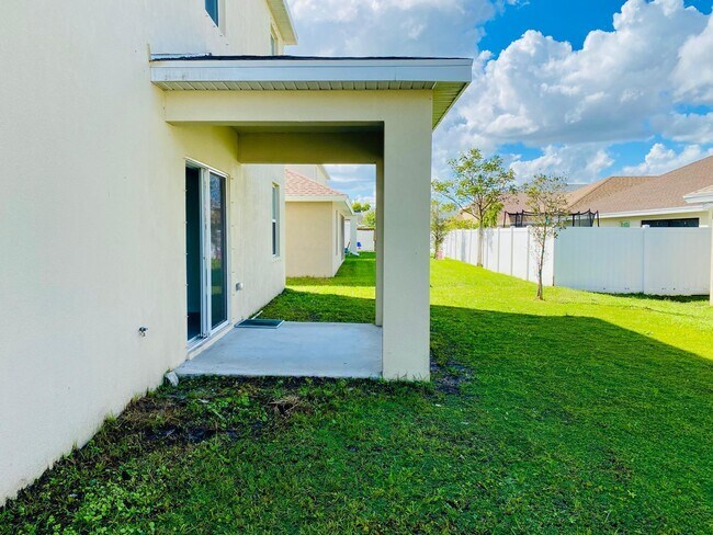 Building Photo - 9732 Starboard Dr