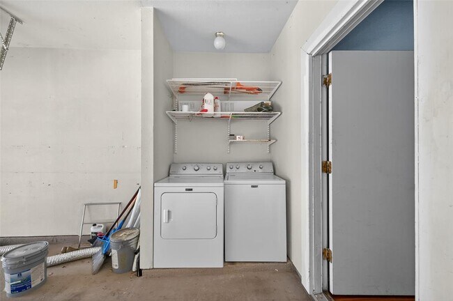 Building Photo - 3102 Holly Hall St