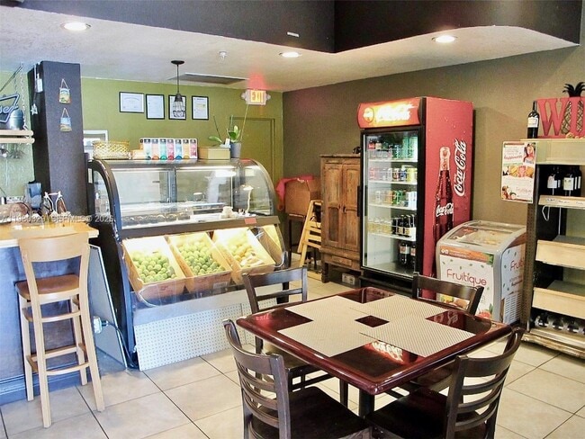 Building Photo - 400 Kings Point Dr