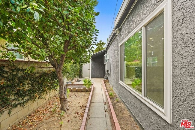 Building Photo - 6660 Balcom Ave