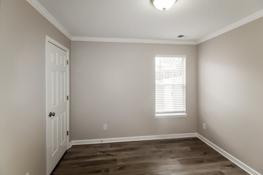 Building Photo - 5863 Stafford Dr