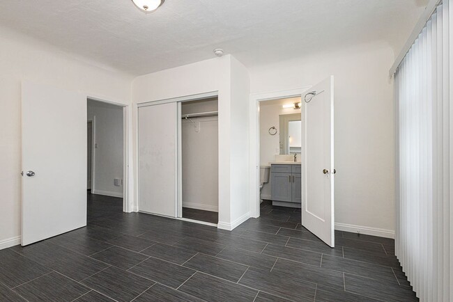Building Photo - Bright and airy 2-bedroom 2-bath in Mid- City
