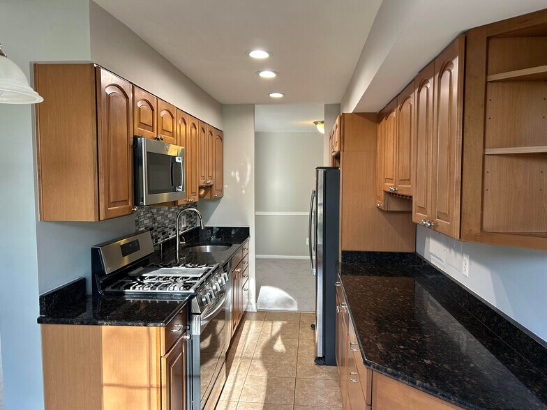 Building Photo - 3304 Woodburn Village Dr