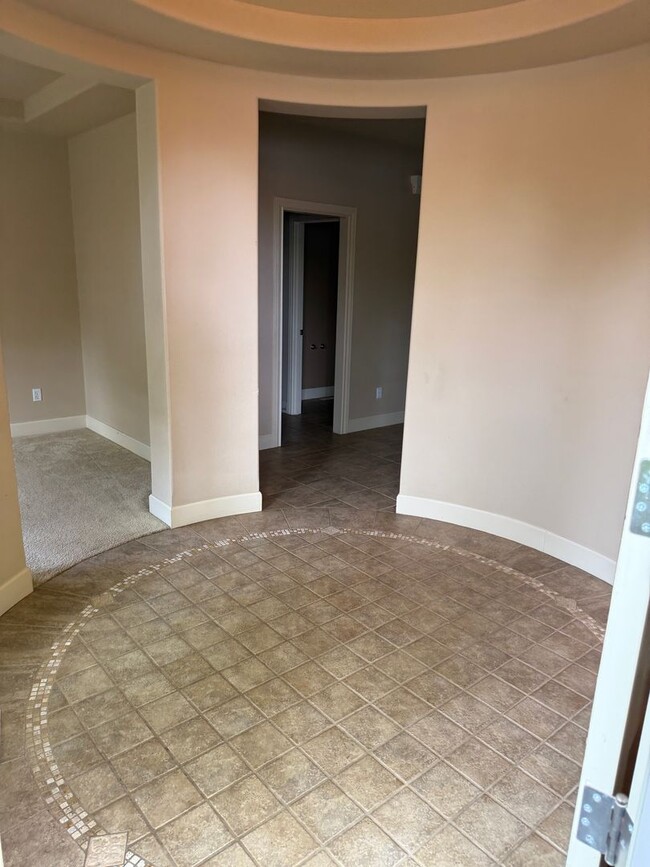 Building Photo - Large Rock Creek Single Family Home
