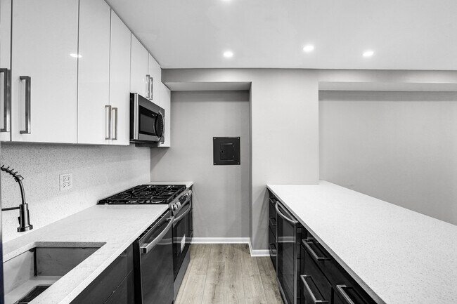 Building Photo - 3950 N Lake Shore Dr