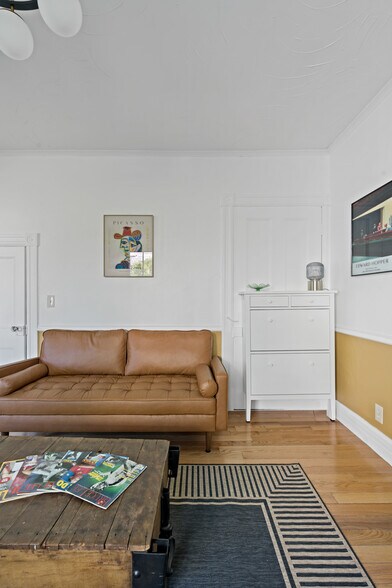 Building Photo - 4413 Albany Post Rd