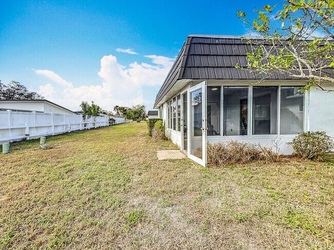 Building Photo - Gorgeous 2-Bedroom, 2 Bath