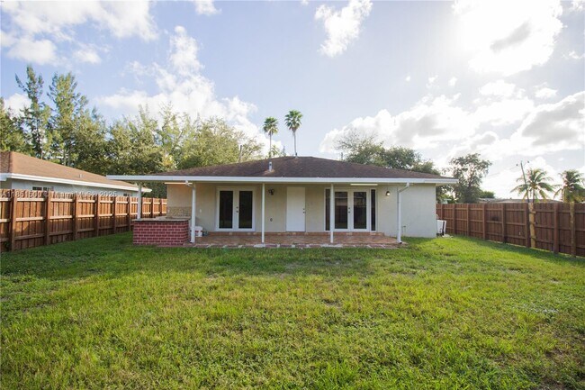 Building Photo - 15650 NW 39th Ct