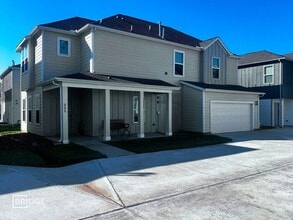 Building Photo - 335 Huisache St