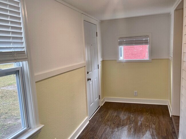Building Photo - 1805 Heiman St