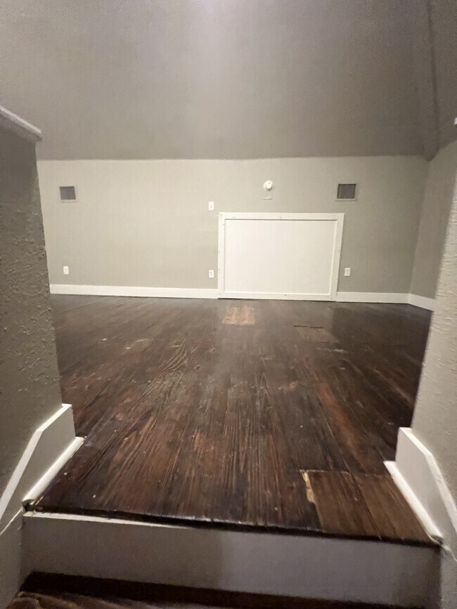 Building Photo - 300 W Dexter Dr