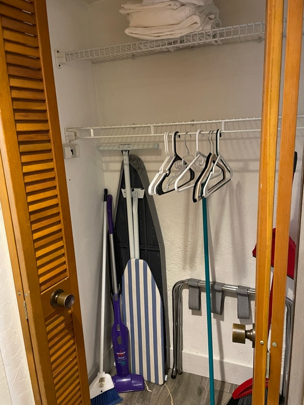 Building Photo - 700 Olde Camelot Cir