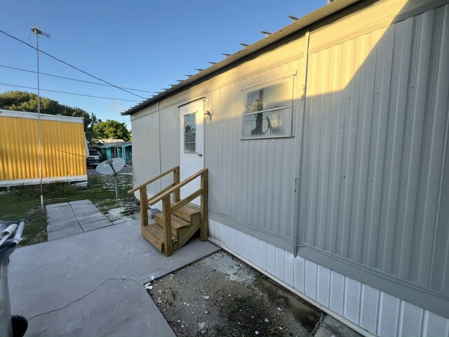 Building Photo - 108 Southland Ct