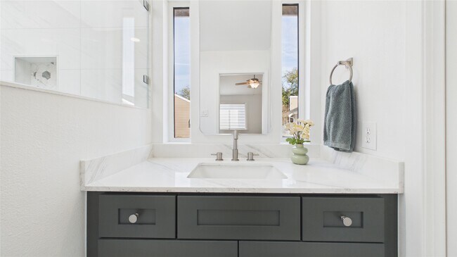 Building Photo - 1211 Jackson Blvd