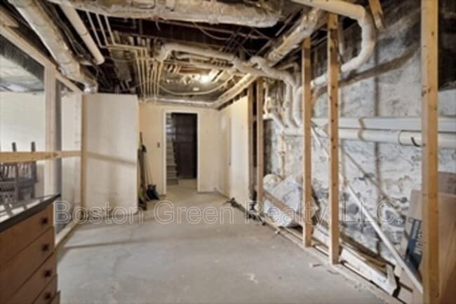 Building Photo - 181 M St