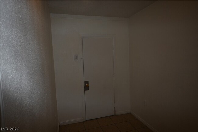 Building Photo - 1007 C St