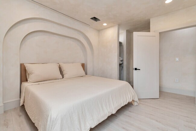 Building Photo - 2683 Blodgett St