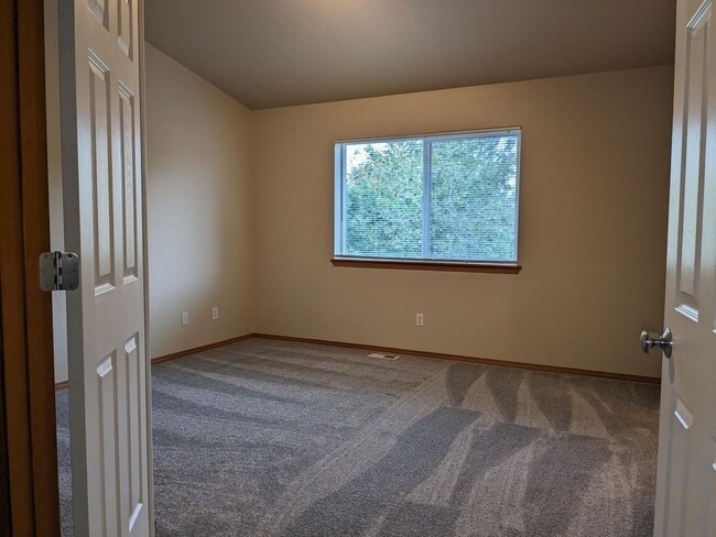 Building Photo - Beautiful 3 Bed 2.5 Bah Home in Auburn