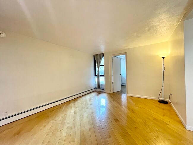 Building Photo - 1643 Cambridge St