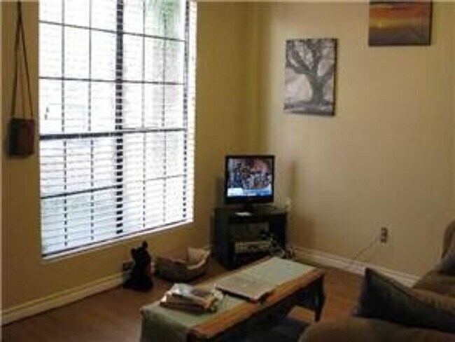 Building Photo - K506 - Buena Vista #103