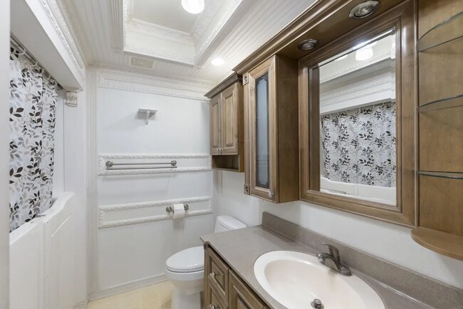 Building Photo - Beautiful 3-Bed 1.5-Bath House in Waterloo