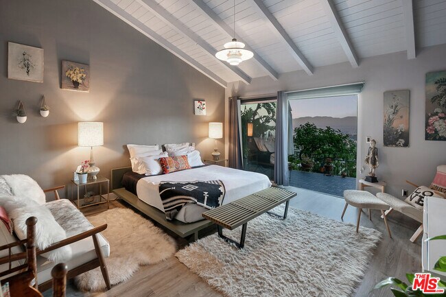 Building Photo - 8147 Mulholland Terrace