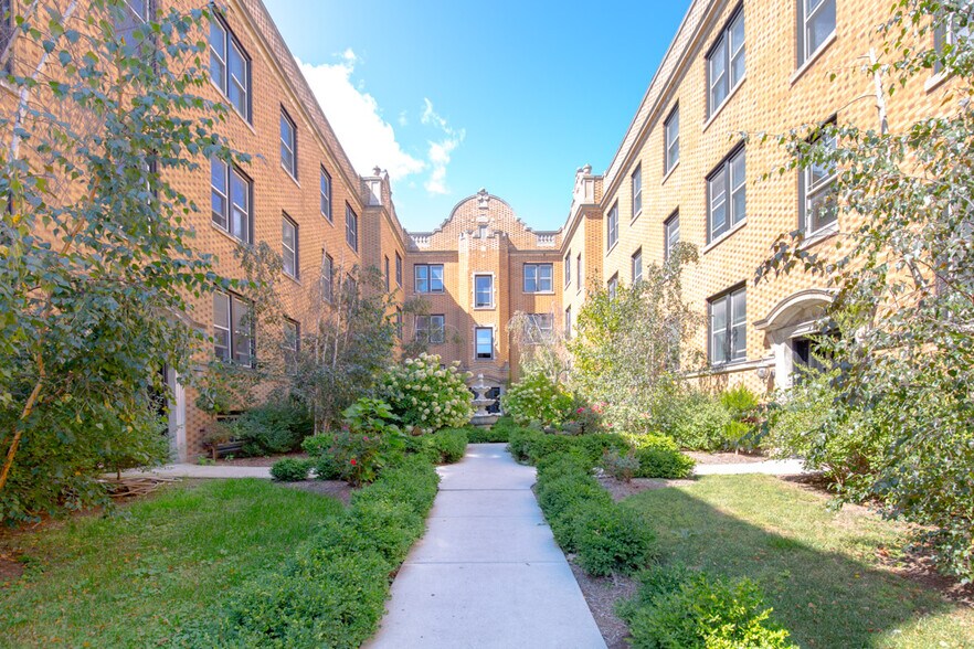 Building Photo - 3816 N Sheffield Ave