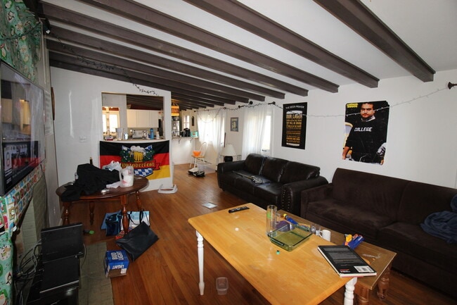 Building Photo - 5 Cobblestone Rd