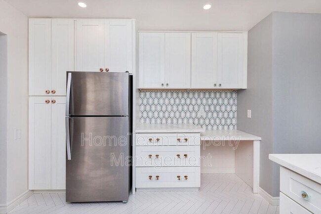 Building Photo - 2747 Reynard Way