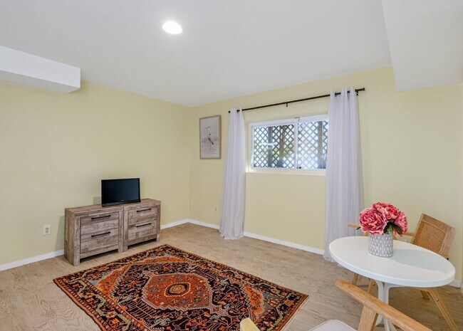 Building Photo - 12 Douglas Ct