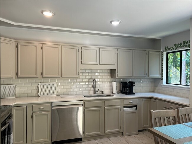 Building Photo - 115 Harbor Lights Dr