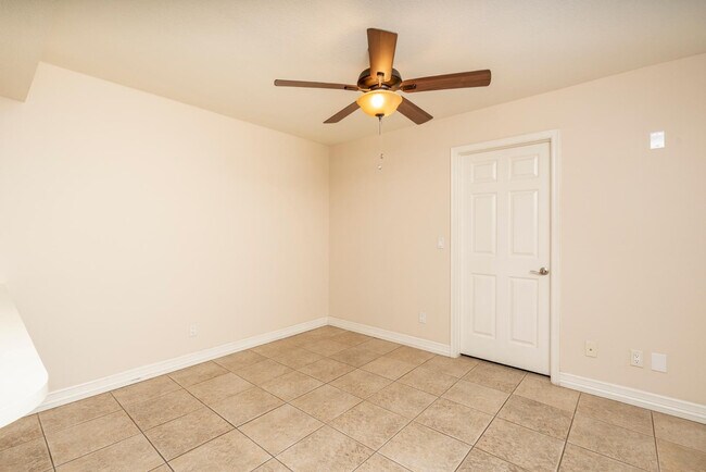 Building Photo - 1656 N Sierra Vista Dr