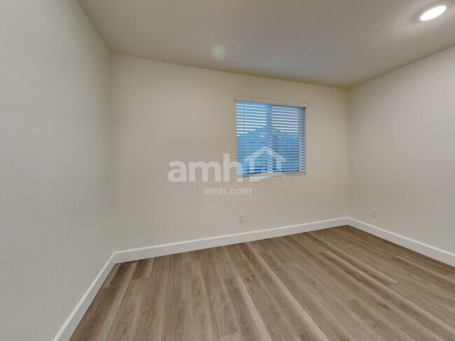 Building Photo - 10375 Medusita St