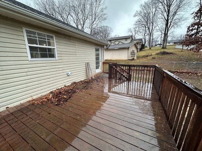 Building Photo - 4 Bedroom/3 Bathroom House in Piney Flats, TN