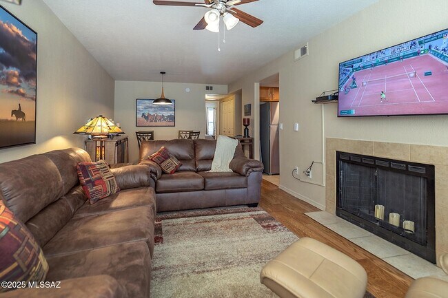 Building Photo - 5855 N Kolb Rd