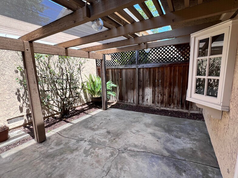 Patio area - 21112 Via Corrillo