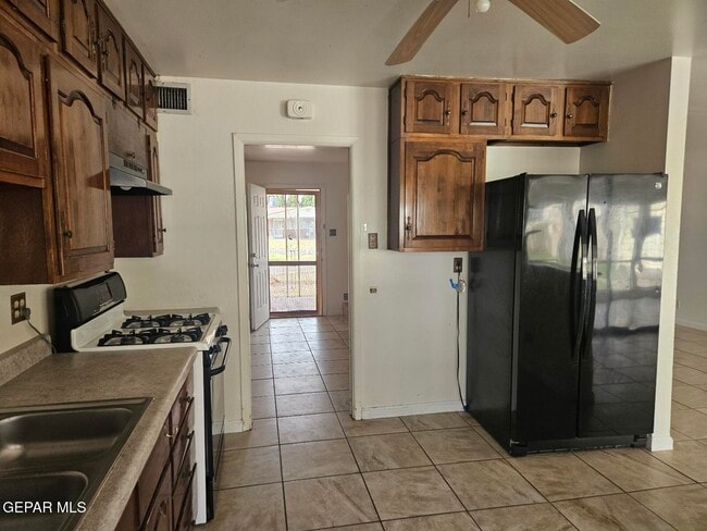 Building Photo - 3411 Garnet Dr