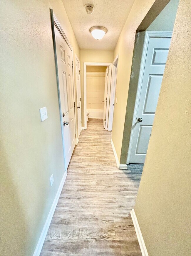 Building Photo - Affordable 2 Bedroom Living in the Heart o...