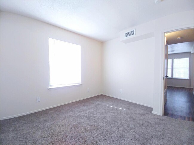 Building Photo - 1021 Coal Ave SW