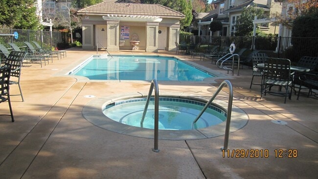 Building Photo - Beautiful Granite Bay Home in Gated Community
