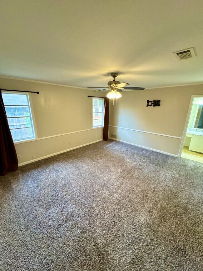 Building Photo - Cross Lake