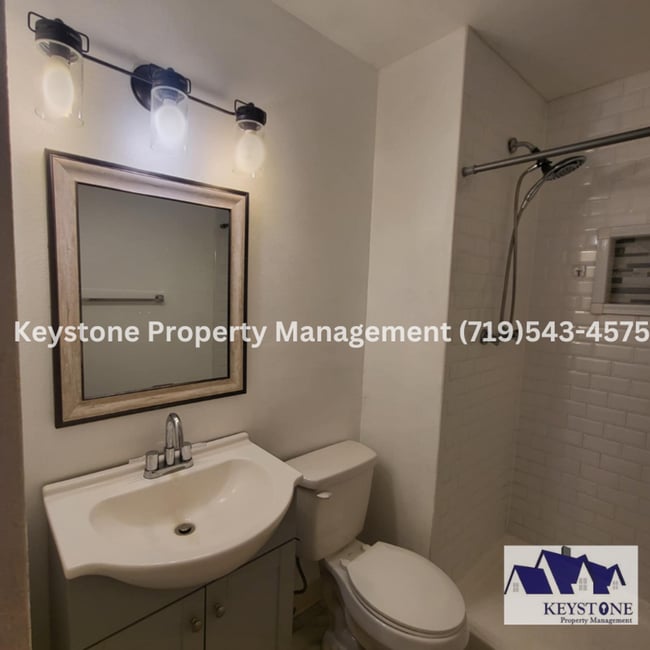 Building Photo - Pet Friendly! Sunset Park Rancher 3 Bedroo...