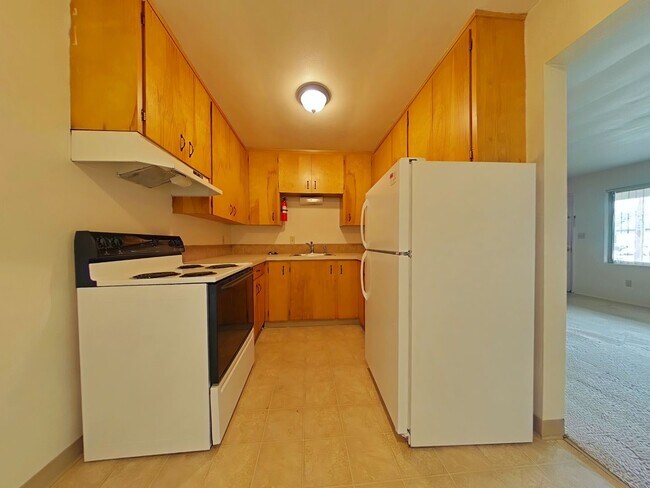 Building Photo - 2 Bedroom Apartment ~ Close to Campus ~ Ca...