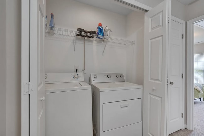 Building Photo - Cozy End-Unit Townhome – Prime Durham Location