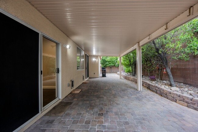 Building Photo - Single Story w/ duel primary suites gated ...
