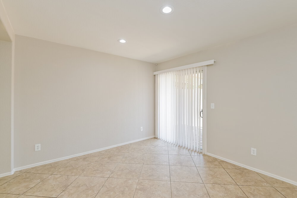 Building Photo - 6329 S Sunrise Valley Dr