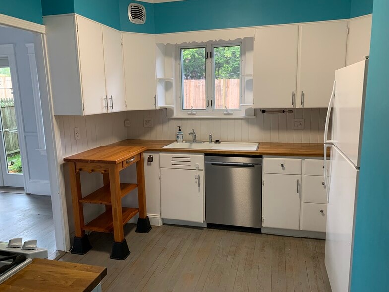 Kitchen - 34 Blodgett Ave