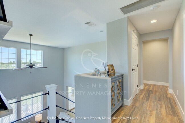 Building Photo - Lincoln Crossing, 4 bedroom 2.5 bath