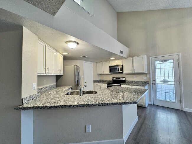 Building Photo - Great 3 bedroom 2 bath culdesac lot with f...