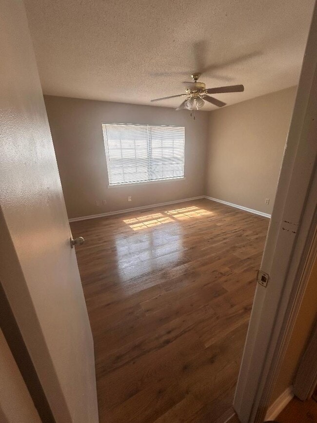 Building Photo - 3009 Fairview Dr